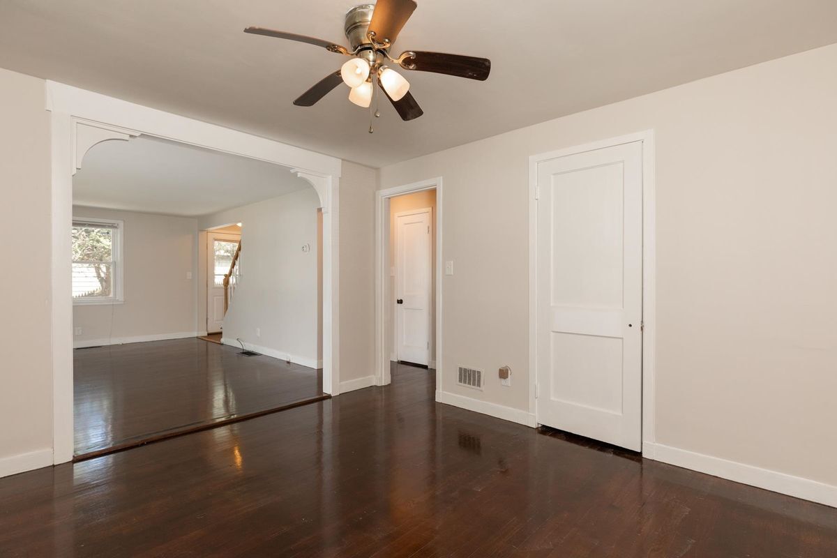 Building Photo - 400 Colonial Dr