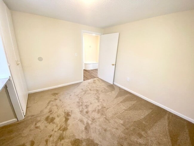 Building Photo - 2 Bedroom Home w/ a huge deck and yard