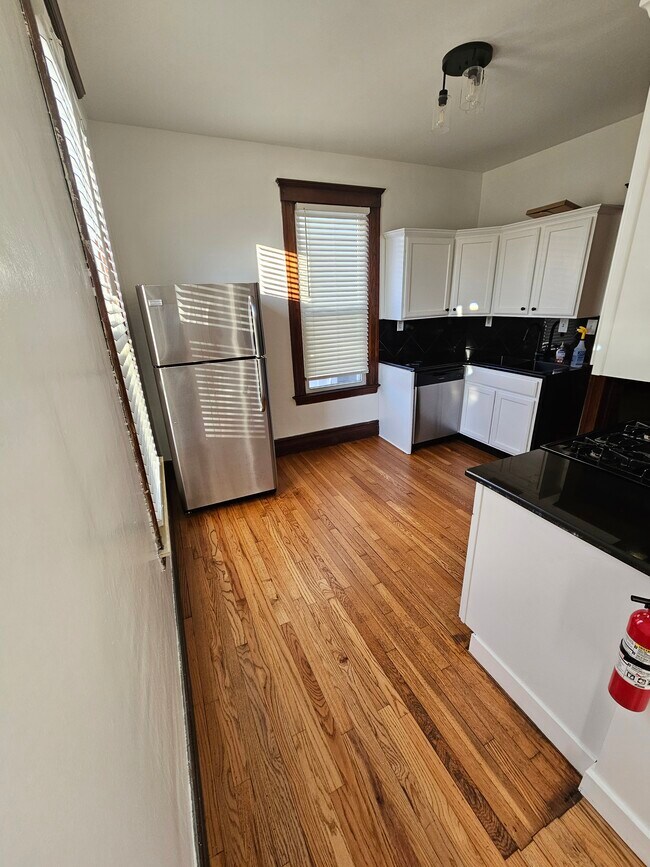 Building Photo - 3154 Van Alstyne St