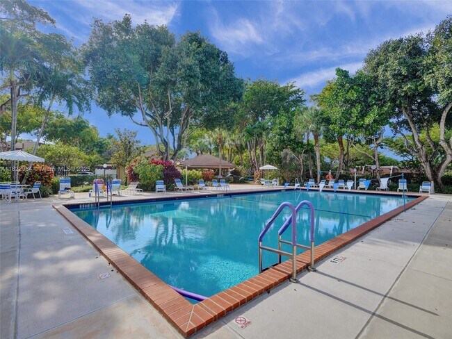 Building Photo - 3700 Oaks Clubhouse Dr