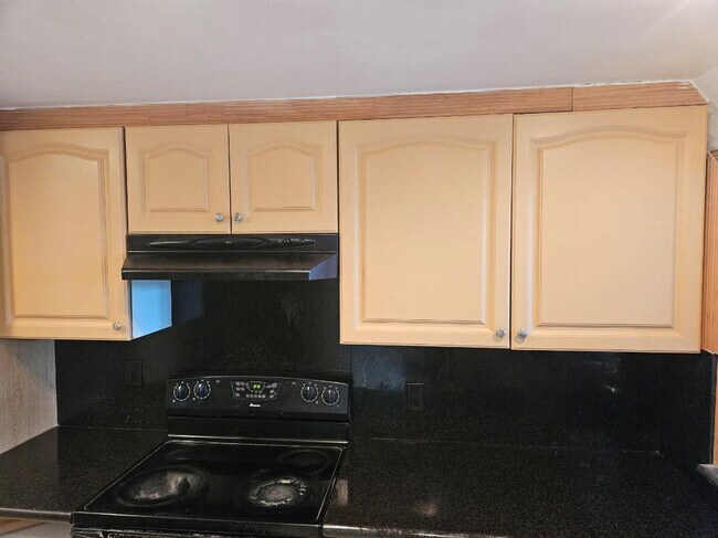 Building Photo - 8401 W Sample Rd