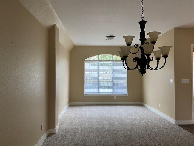 Building Photo - 302 Las Colinas Dr