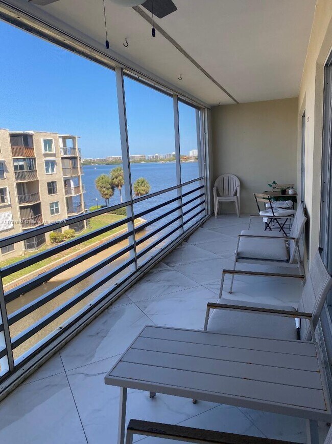 Building Photo - 100 Waterway Dr