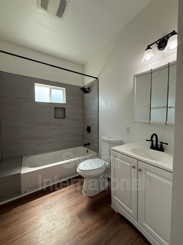 Building Photo - 10519 S Budlong Ave