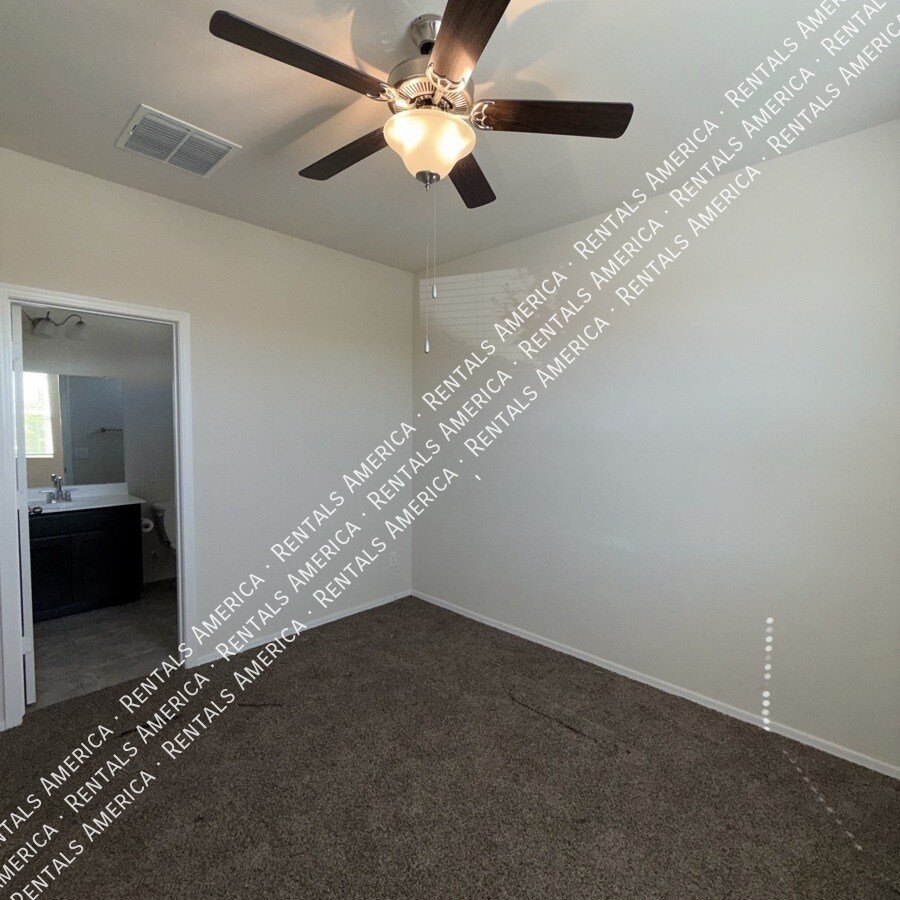 Building Photo - 1038 W Castle Ct