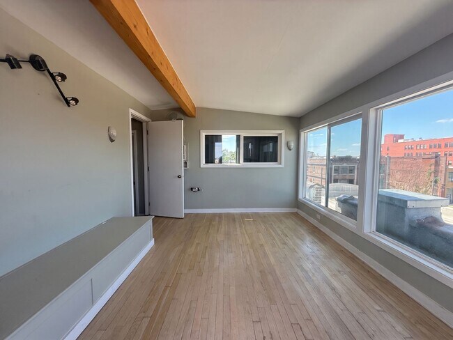 Building Photo - Completely Renovated Downtown Memphis Loft with Rooftop Skyline Views.