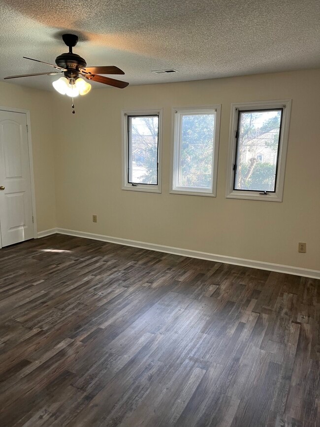 Master bedroom - 403 Hobbs Rd SE