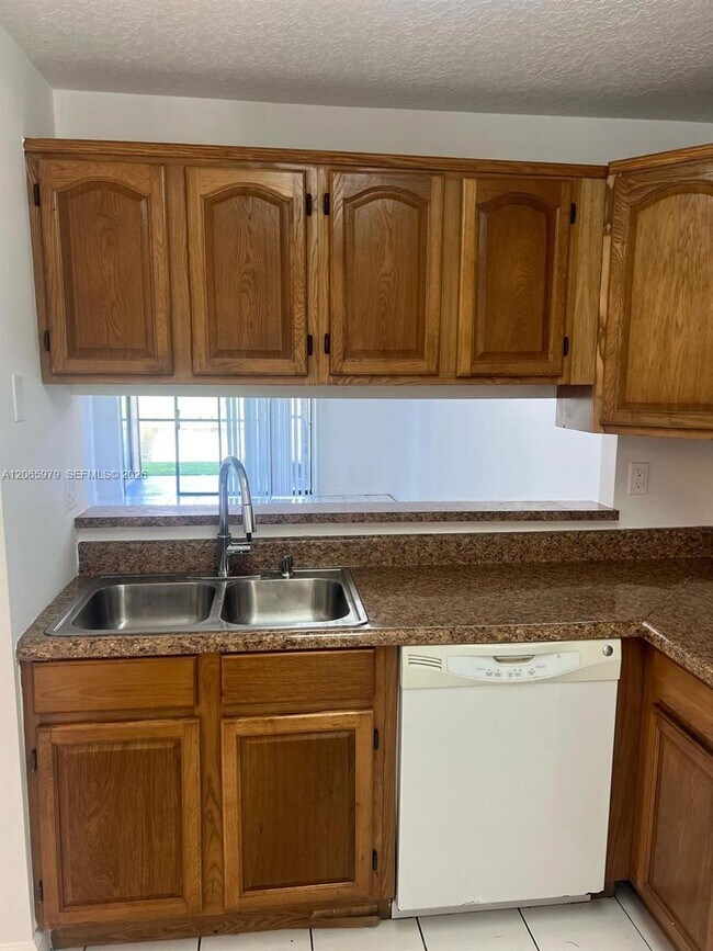 Building Photo - 3399 Foxcroft Rd