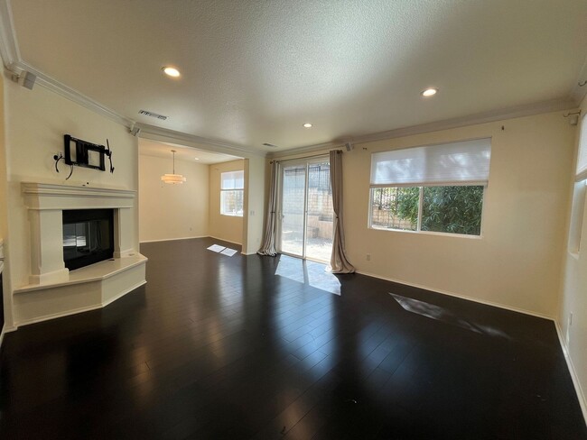 Building Photo - Newbury Park 4+2.5 on cul-de-sac w/upgrades!