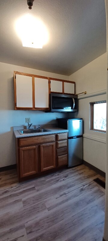 Building Photo - 842 E Yellowstone Hwy