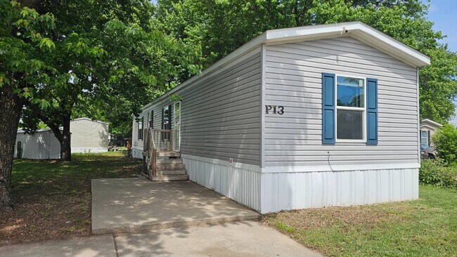 Building Photo - 2320 E MacArthur Rd