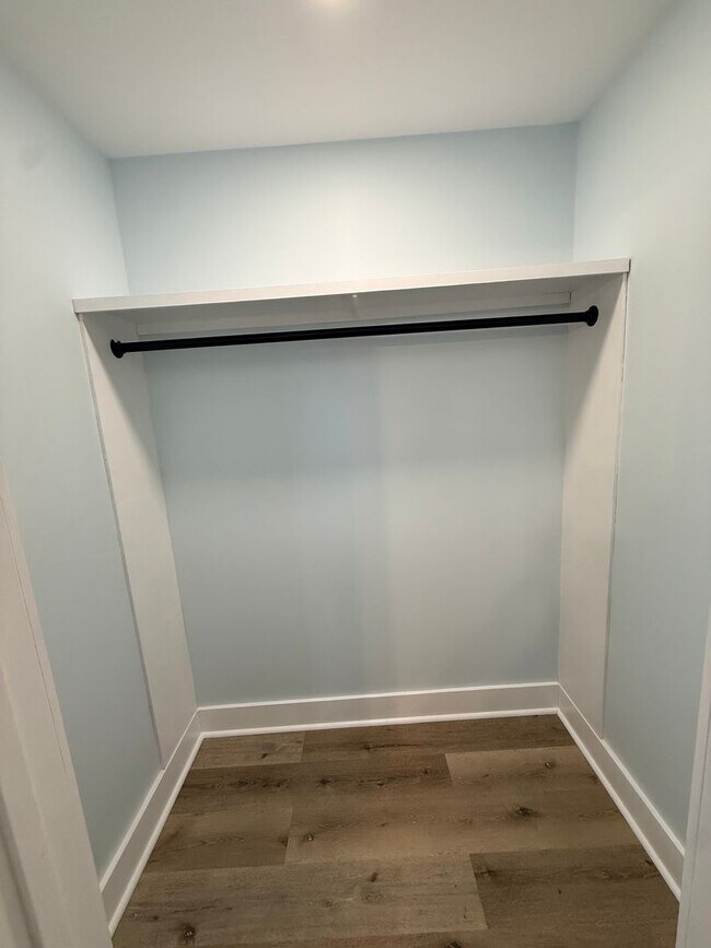 Building Photo - 4 Bedroom 2.5 Bathroom Home Available