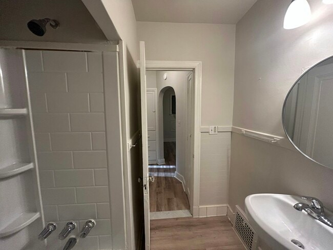 Building Photo - 4401 Buckingham