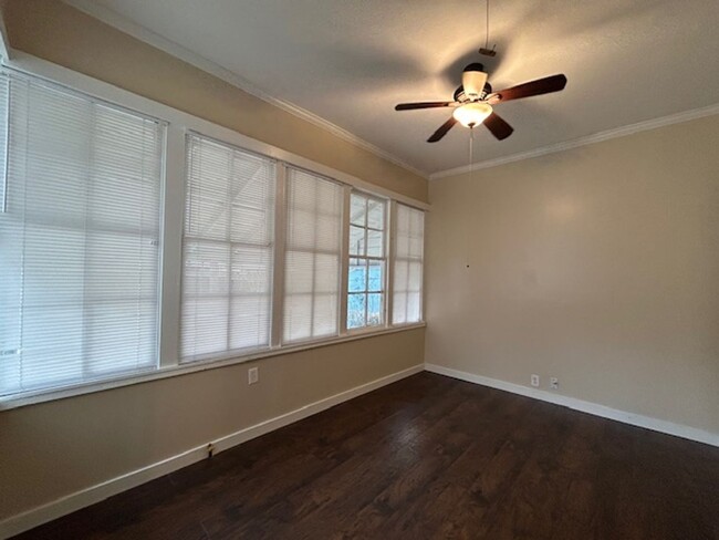 Building Photo - LOVELY 3 BEDROOM 1  BATH HOME AVAILABLE FO...