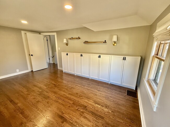 Building Photo - 4700 Teonia Woods Dr