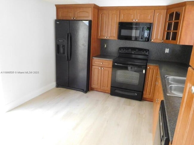 Building Photo - 3 bedroom in North Miami FL 33179