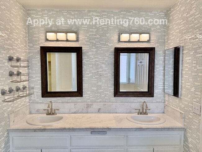 Building Photo - Spacious 4 Bedroom Home in Copper hills Ne...