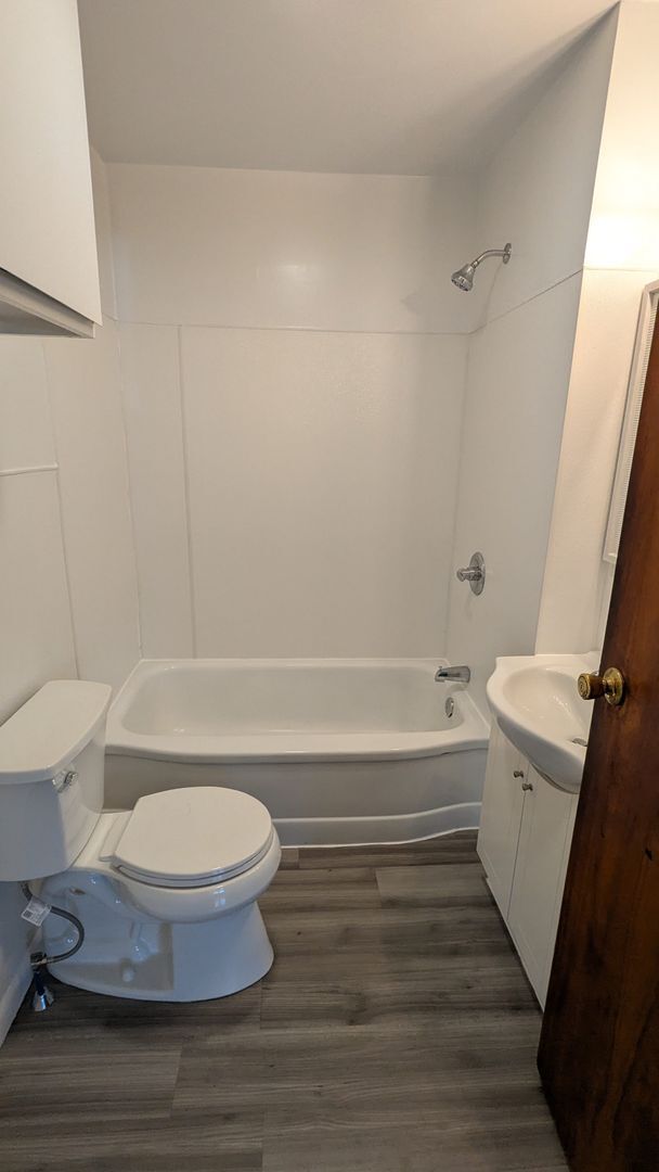 Building Photo - 2 bedroom available in Evansdale