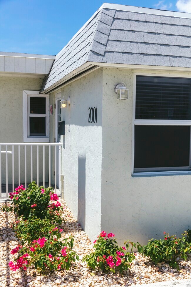 Management Office - 2001 N Dixie Hwy