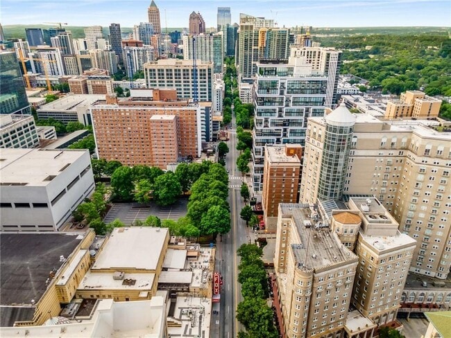 Building Photo - 943 Peachtree St NE