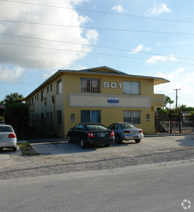 Building Photo - 501 SE 23rd St