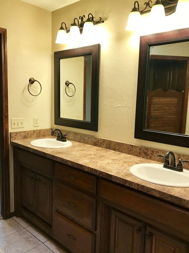 Building Photo - Beautiful Rental in Summerfield