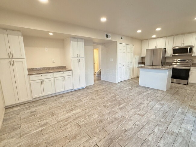 Building Photo - 6742 N 43rd Ave