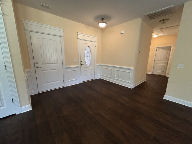 Building Photo - Home For Rent