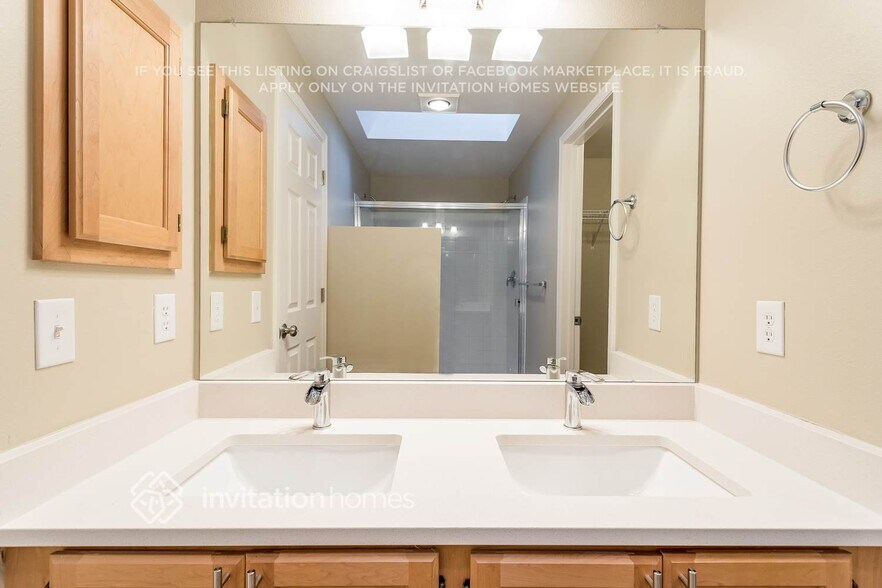 Building Photo - 510 Puget Pl S