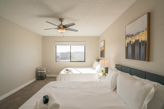 Building Photo - 8570 E McDowell Rd