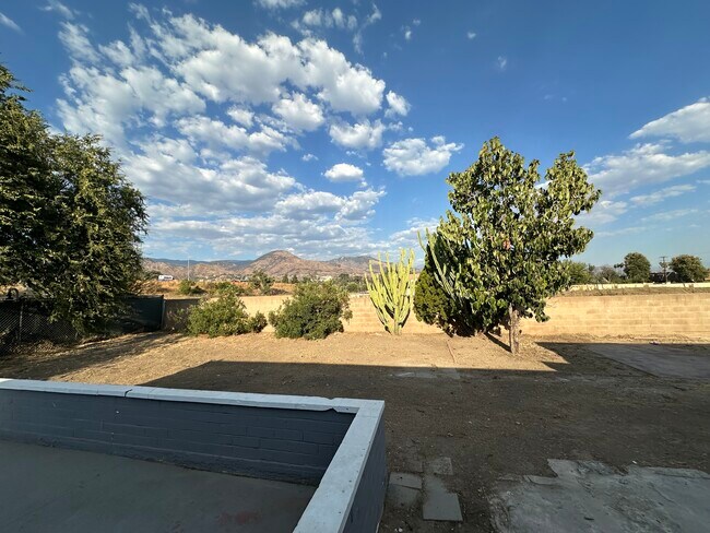 Building Photo - 2769 N Fairfax Dr