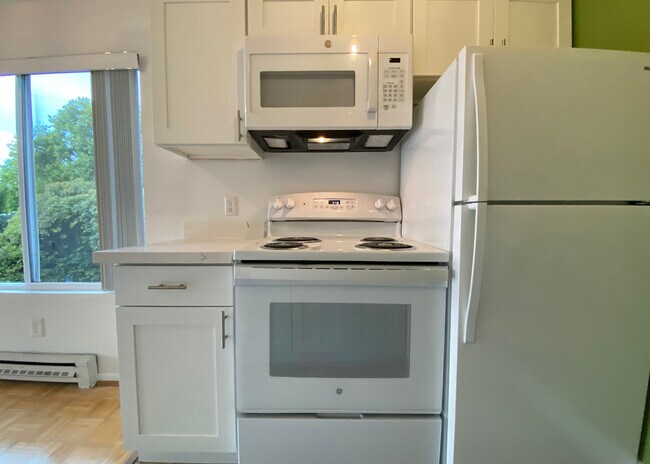 Building Photo - 65 Kirkland Ave