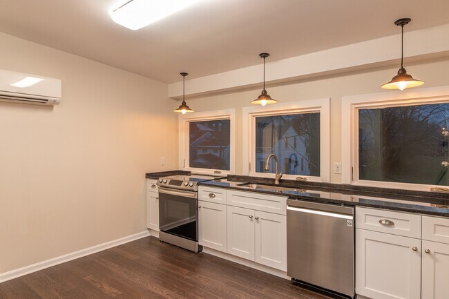 Building Photo - 302 W M.L.K. Jr. Blvd