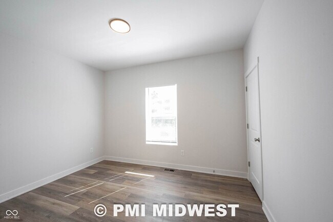 Building Photo - 1525 E Market St