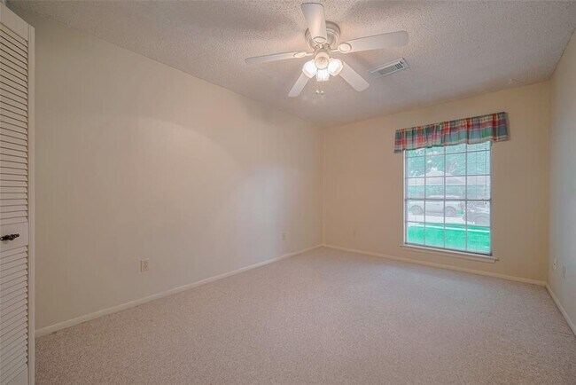 Building Photo - 15222 Torry Pines Rd