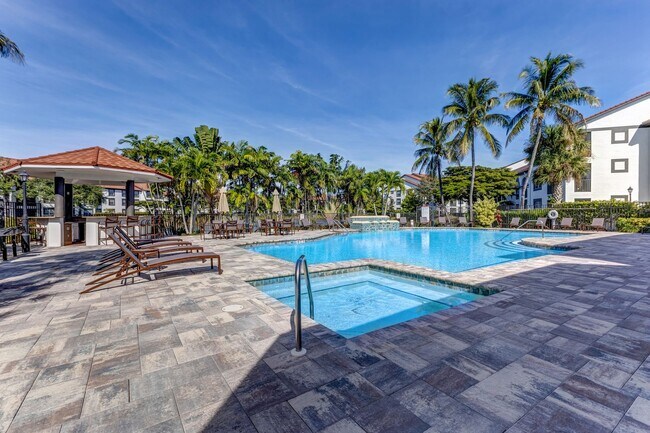 Building Photo - ** FAIRWAY PRESERVE ** 3 BED / 2 BATH CONDO - PET OK! - NORTH NAPLES - ANNUAL RENTAL