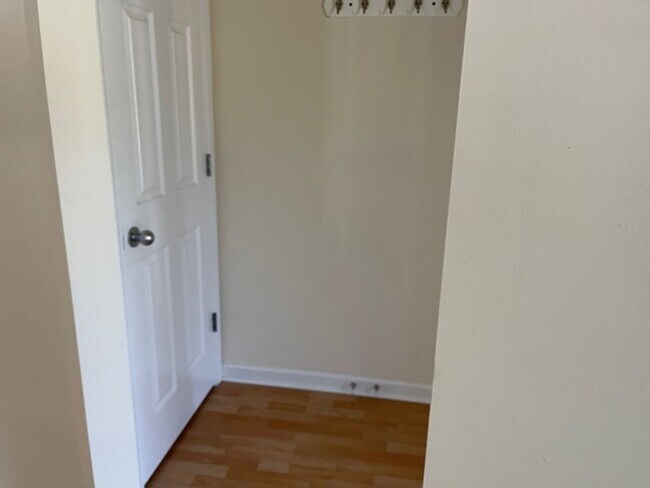 Building Photo - Spacious 3BR Home with Fenced Yard, 2-Car Garage & Great South Columbia Location