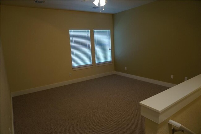 Building Photo - 602 Colt St