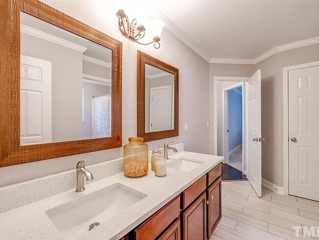 Building Photo - 2829 Carriage Meadows Dr