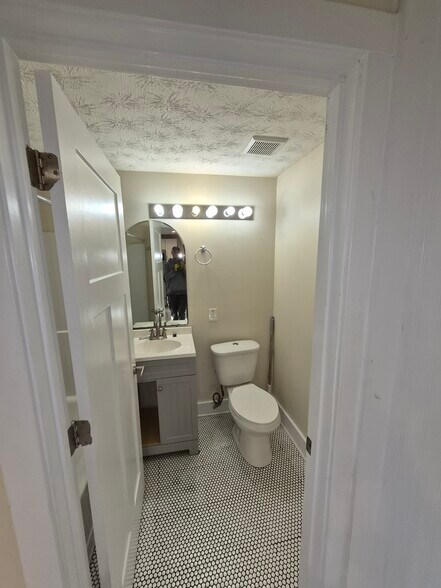 Building Photo - 1026 Ash St