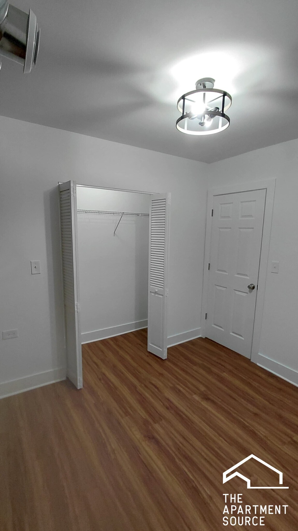 Building Photo - 1255 N Harding Ave