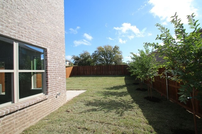 Building Photo - 805-807 Jameson
