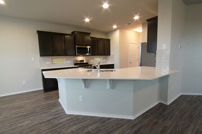 Building Photo - Newly Built 3 Bedroom, 2.5 Bath House in Round Rock's University Park Villas