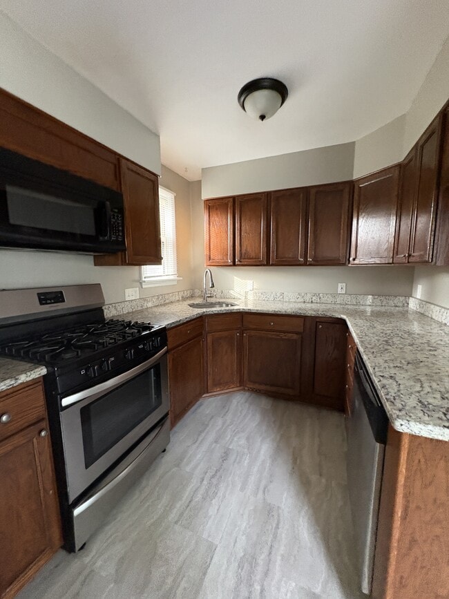 Building Photo - 228 Phillips Ave