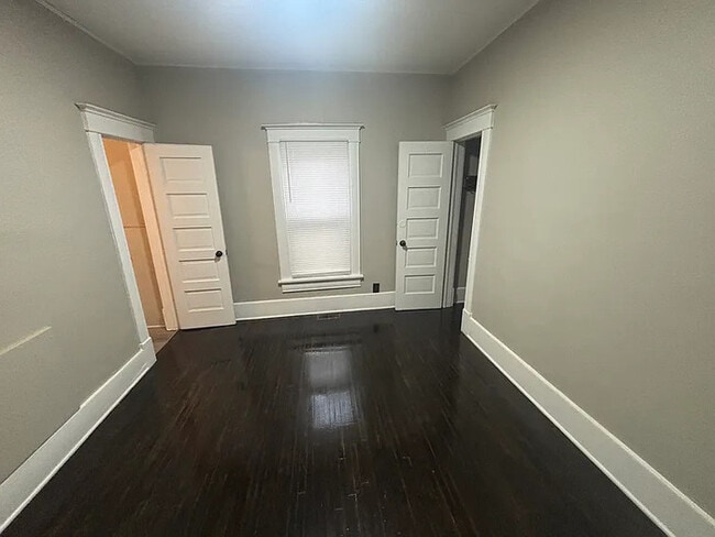 Building Photo - 2 bed 1 bath Home For Rent