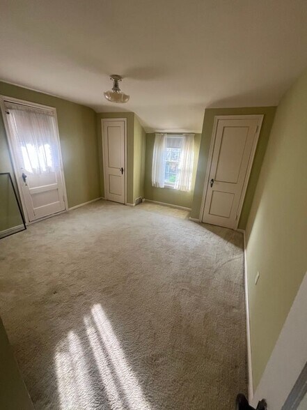 Building Photo - 420 Forest Hills Ave