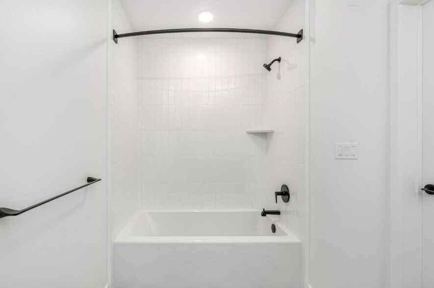 Building Photo - 3448 W 43rd St
