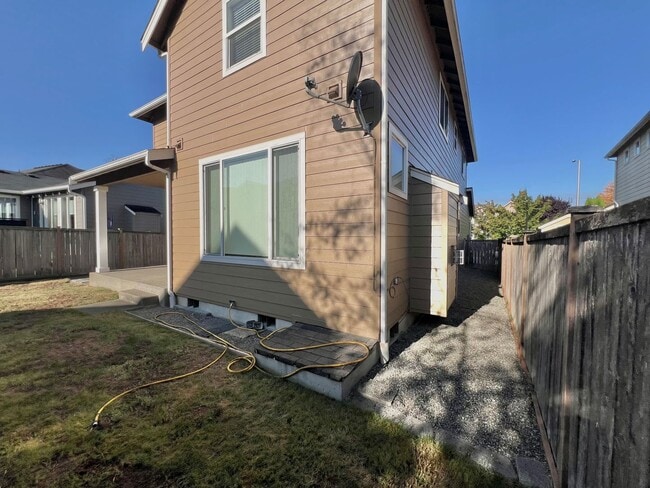 Building Photo - MOVE IN READY: 4bd 2.5ba 2,086 sq ft