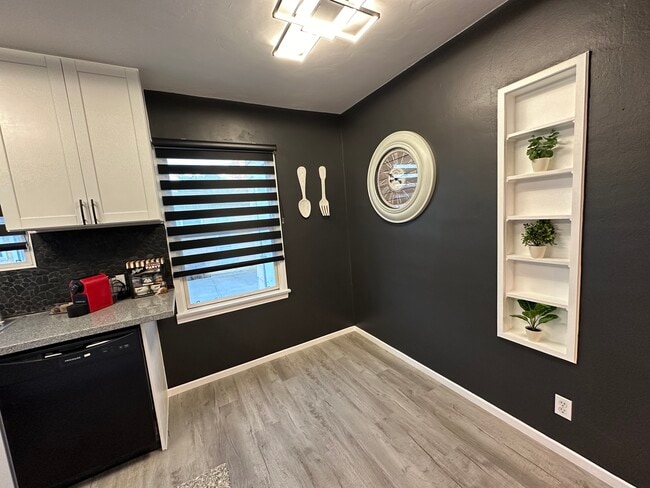 Building Photo - 1220 N Cordova St