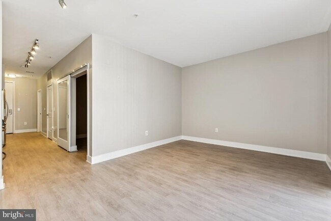 Building Photo - 145 Riverhaven Dr